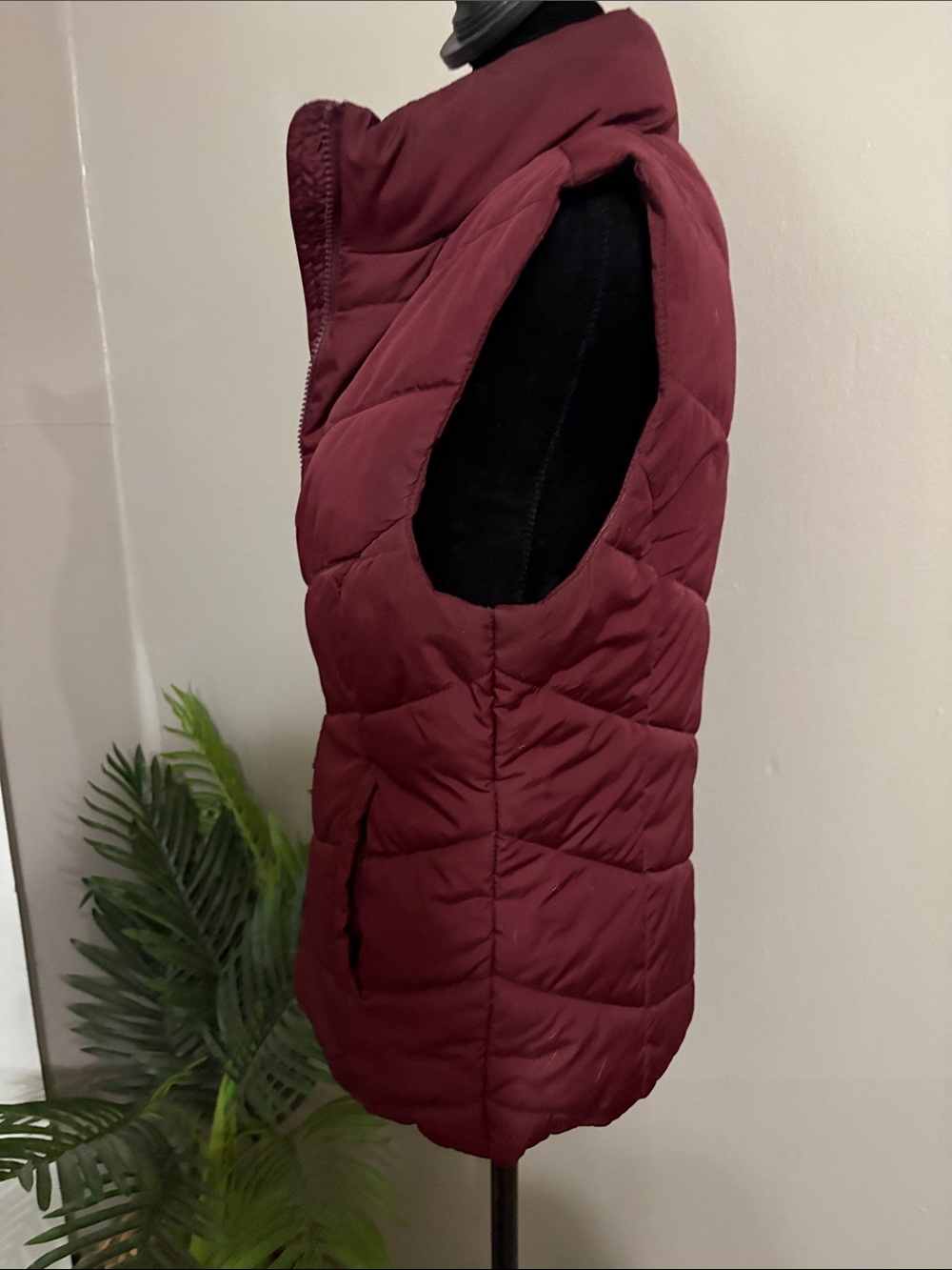 Cole Haan Quilted Puffer Vest - Burgundy women’s Small - Picture 4 of 12
